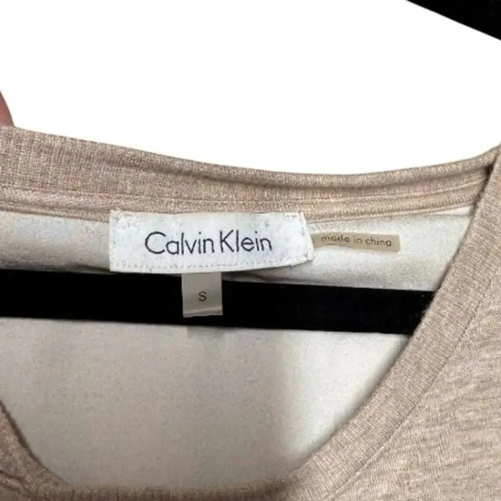 CALVIN KLEIN LAGON LOOK LONG SLEEVE SPLIT BACK TOP CREAM AND WHITE SIZE S